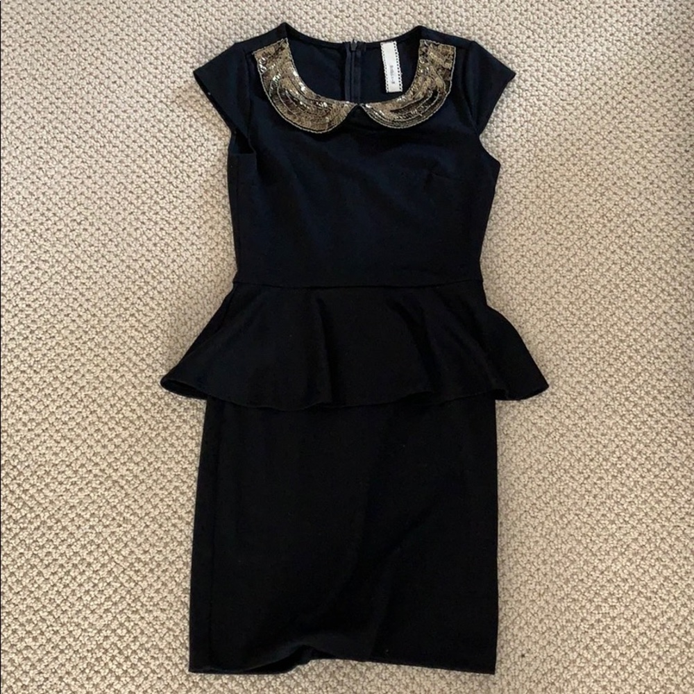 Black form fitting dress w/ Peter Pan collar